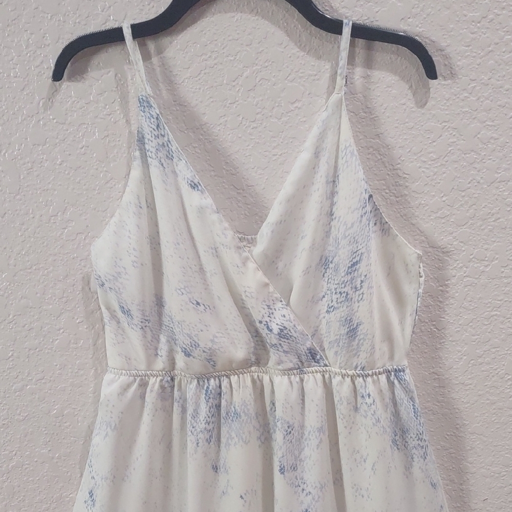 Sim & SamWhite and Blue Sleeveless Dress - Picture 4 of 17